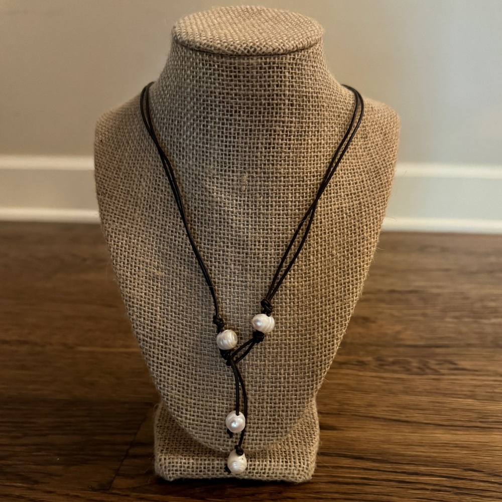Leather cord Pearl Lariat necklace